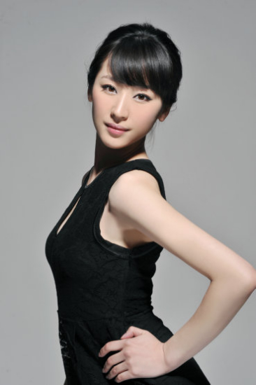 《紫檀王》横店热拍 宋雨霏大赞王挺绅士(图)