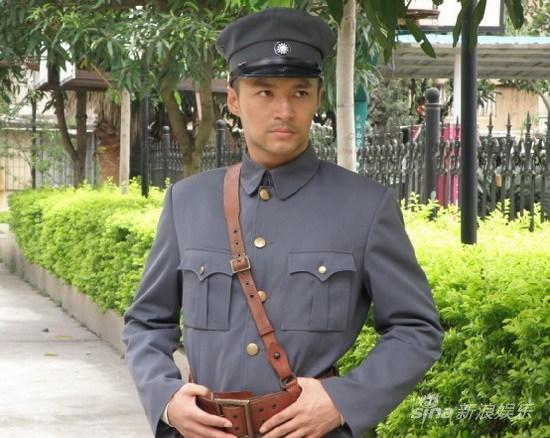《红七军》今晚登央一 郑国霖塑一代名将(组图)
