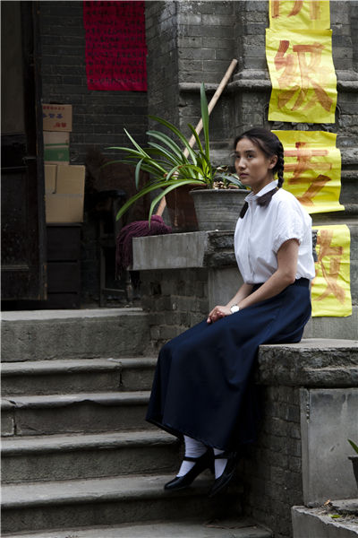 "复古风",成为时下最潮的穿衣风格,而小宋佳在电视剧《风车》中的60