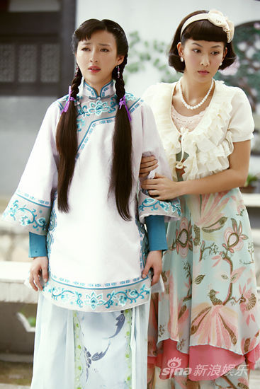 新浪娱乐讯 年代苦情大戏《错嫁》近日在横店开机拍摄,国内当红女演员