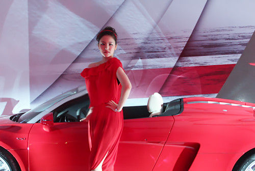 刘筱筱出席时尚活动 《水浒》剧组现场助阵