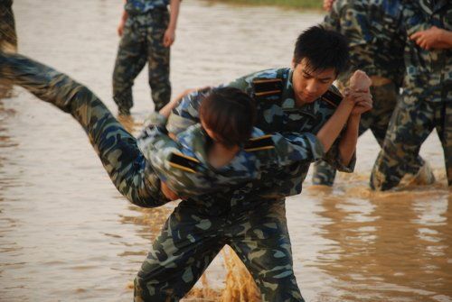 国防生散发纯朴自然风展新一代国防生风貌