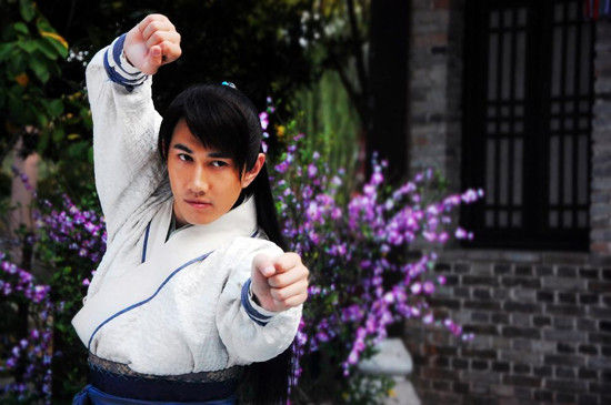 由香港知名导演胡储玺执导,2012年度奥运青春励志电视剧《运动肥侠》