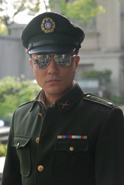 电视剧毒刺热播赵阳秀舞技显绅士风度