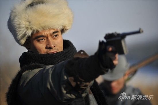 《大矿山》剧照新浪娱乐讯 由陈龙(微博)主演的电视剧《大矿山》已于