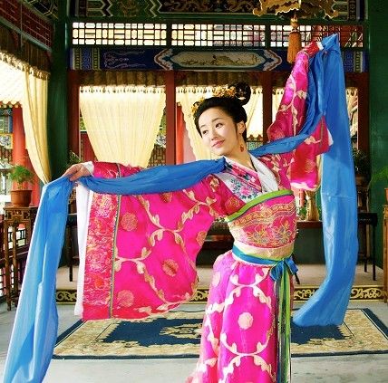 吕一《后宫》练舞剧照