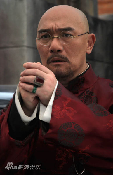 王绘春饰演大老爷梅乙鹤