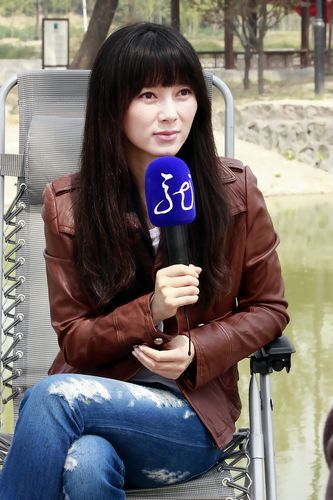 刘敏接受黑龙江台记者采访