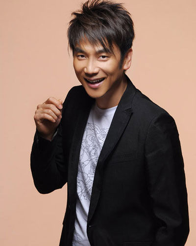 《爱情鸟》演唱者林依轮