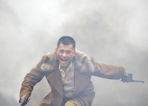 "吕良彪"陈龙陈龙《箭在弦上》剧照新浪娱乐讯 继上海以9.