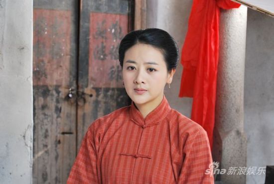 而其和王艳,高曙光[微博],井冈山主演的都市情感剧《漂亮主妇》在陕西