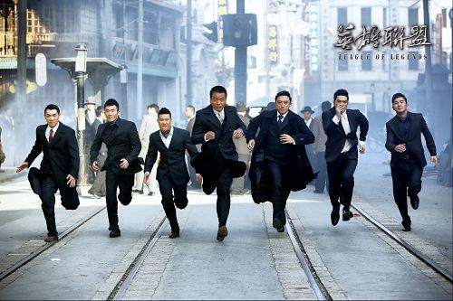 谢孟伟[微博],王新[微博],胡洋等人主演的电视剧《英雄联盟》正在江苏
