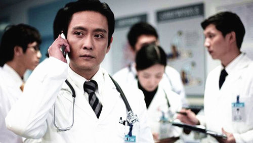 谢君豪儒雅深入人心 多款医生角色获赞