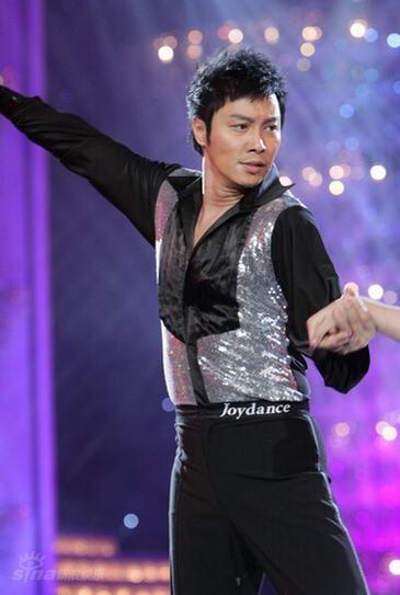 图文:舞林大会准决赛第二场--谭耀文"复活"