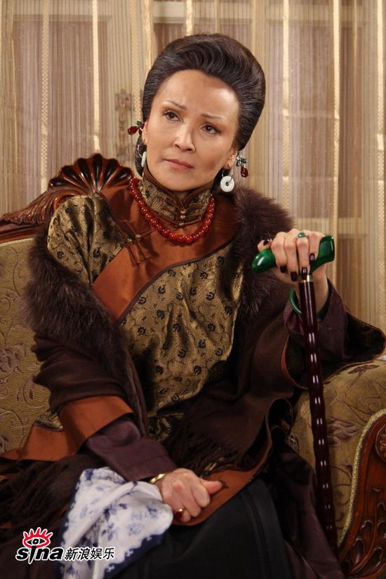 图文:《钻石豪门》造型曝光--陈莎莉雍容华贵