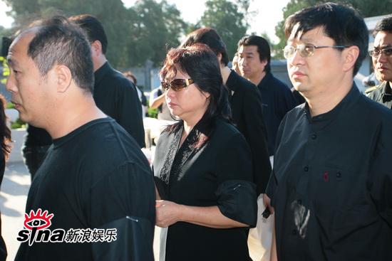 2009年6月11日,央视《新闻联播》主持人罗京追悼会及遗体告别仪式在