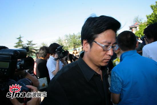 组图:罗京遗体告别仪式举行 白岩松面色凝重