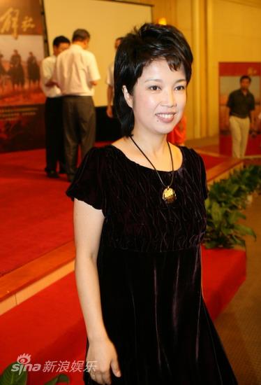 中央电视台主持人黄薇