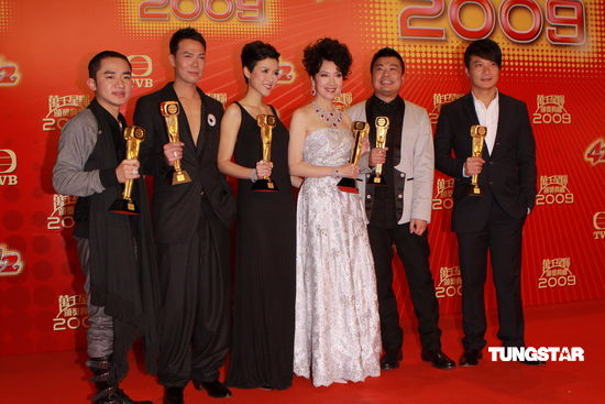 图文:tvb42周年台庆-获将演员齐登台