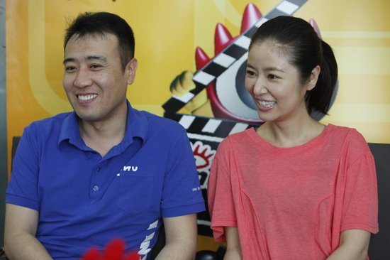 图文林心如于和伟做客两人笑容满面