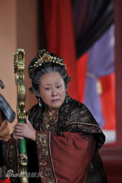 老年妆新浪娱乐讯 由兄弟时代影视公司出品的大型古装传奇电视剧