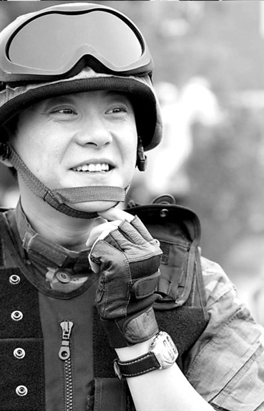 王斑节食塑身打造武警形象