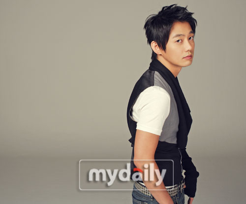 即将以5辑回归的抒情王子tei在回归前成功减肥10kg