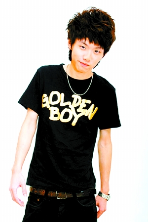 > 正文   黄圣依   a   《绝对唱响》生意外   "丑女"夺冠   签约方