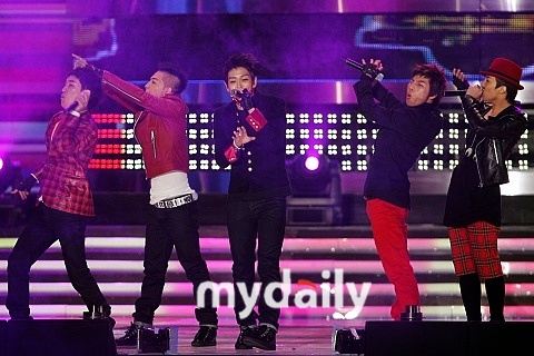 Bigbang的《一天一天》成为今年一年最受欢迎的歌曲_影音娱乐_新浪网