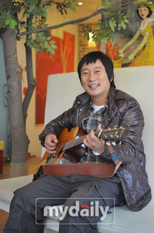 搞笑演员李秀根将变身成为歌手.