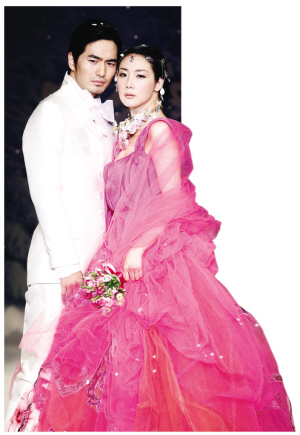 虽然主演的电视剧《明星的恋人》以惨淡的收视率收场,但崔智友却把