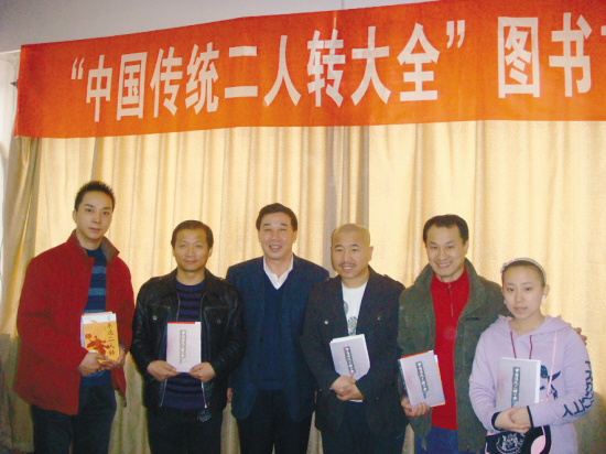崔凯与二人转演员热议传统