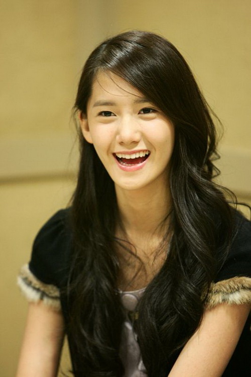 少女时代允儿因美丽微笑受宠