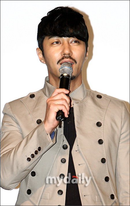 中去》3日下午在首尔举行了媒体首映,影片主演权相宇,车胜元,金承佑