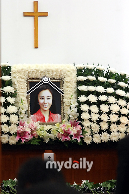 韩国已经逝世明星图片
