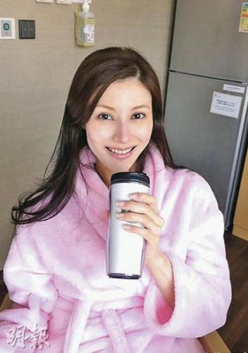 李嘉欣產子後素顏亮相被贊史上最美媽媽圖