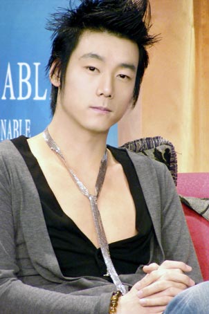 李贵府发行首张ep帝王之恋荣登排行附图