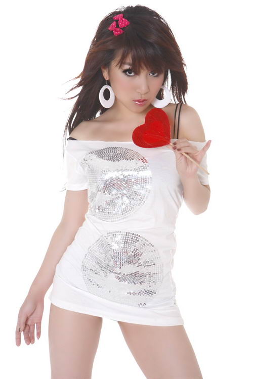 戴雪儿写真"一夜成名" "露底"艳照网友争议