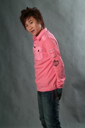 王征新浪娱乐讯 近日,一直在关心奥运进程的著名城市贵族歌手王征接受