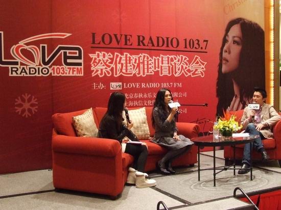 love radio主持人图片