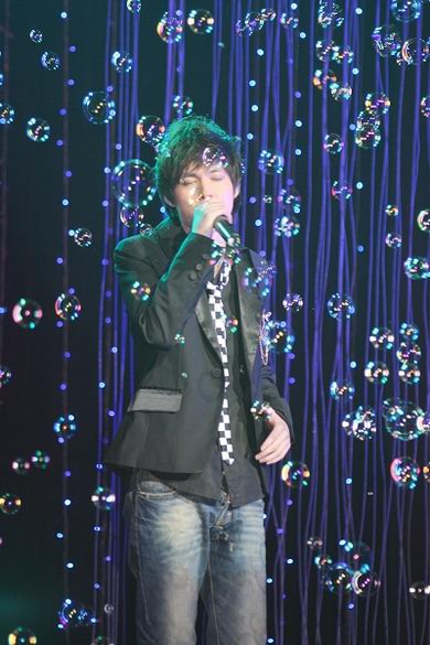 君君获封劲爆新锐歌手 时尚偶像实力终获肯定