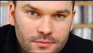 乐队的两位成员加兹-库姆布斯(gaz coombes)和丹尼-格菲(danny goffey