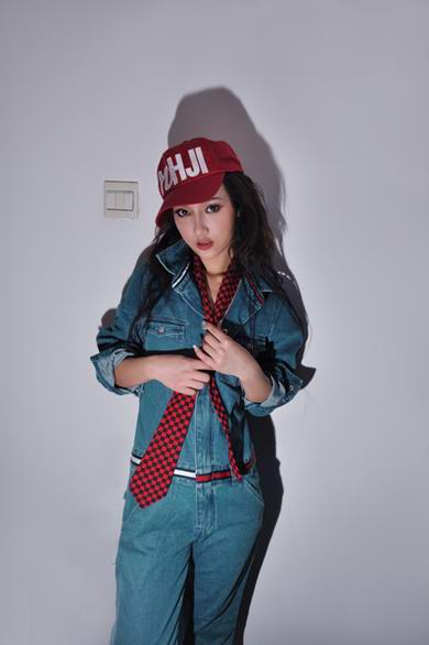 赵姝居家牛仔写真演绎另类女孩图
