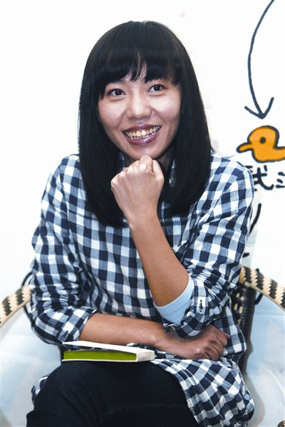 曹方别拿我和陈绮贞比较且游且唱到武汉