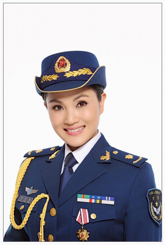 精彩图片军旅歌手易秒英精彩写真5
