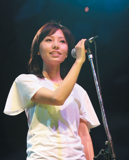 曹方五城巡演来到大连不喜欢被定性为民谣歌手