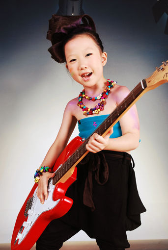 小萨萨林一佳出唱片 主打《爸爸给我讲故事》