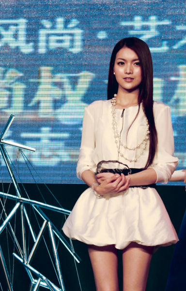 叶熙祺喜获风尚新人奖 俏皮迷你裙惊艳全场(图)