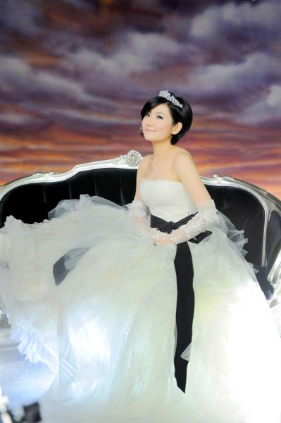 selina再度携手周杰伦 《梦》mv穿婚纱扮公主