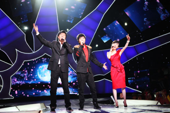 付豪携《花好月更圆》献唱央视《我要上春晚》